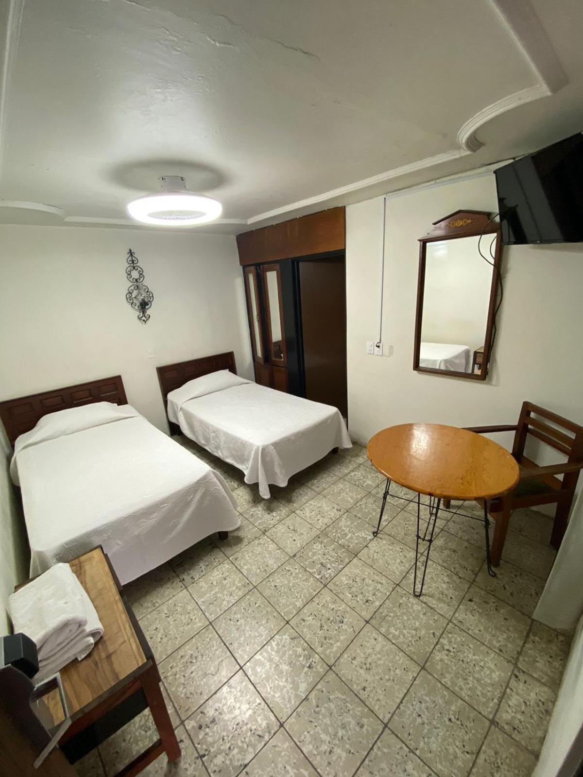 Hotel Flamingos De Ciudad Guzman Exterior photo